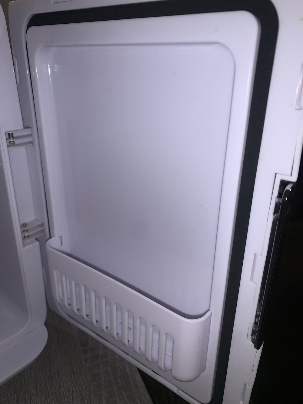Mini Cosmetic Fridge Tools or Food Storage - Small/refrigerator interior - Picture 3 of 5